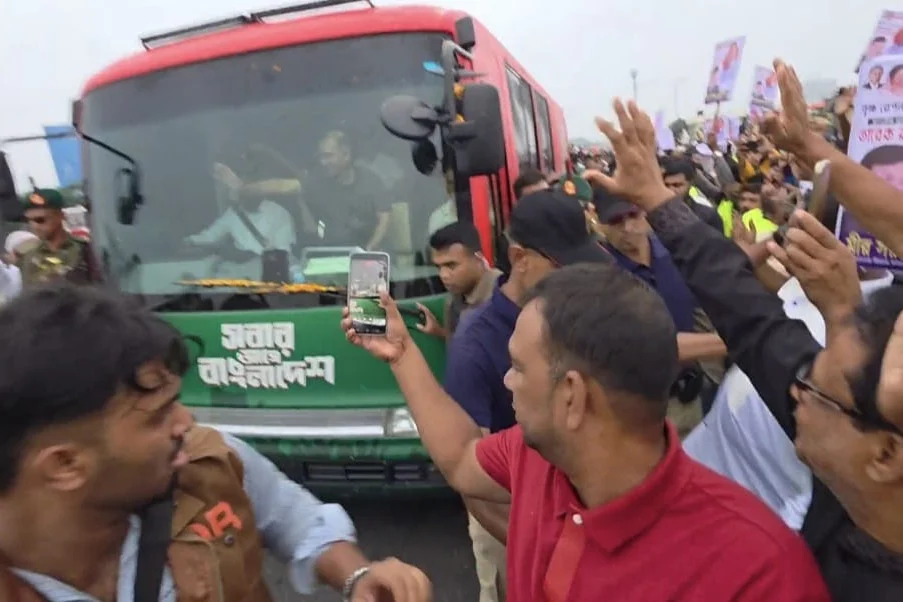 পদ্মা সেতু হয়ে প্রধানমন্ত্রীর বরিশাল সফর: মাওয়া প্রান্তে নেতাকর্মী ও সাধারণ মানুষের ঢল