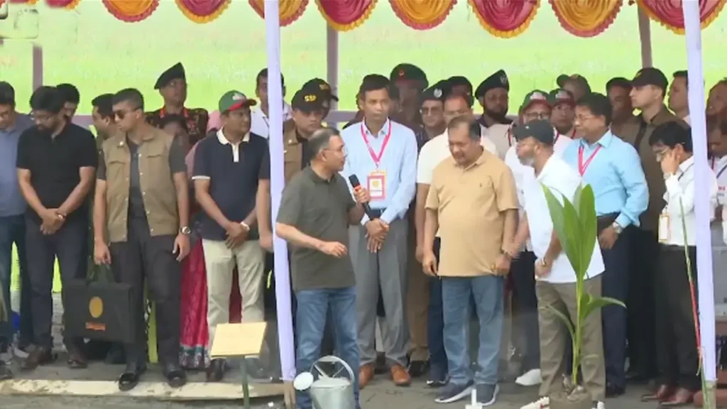 প্রধানমন্ত্রী হিসেবে তারেক রহমানের প্রথম বরিশাল সফর: বৃক্ষরোপণ ও ফ্যামিলি কার্ড বিতরণ কর্মসূচিতে অংশগ্রহণ