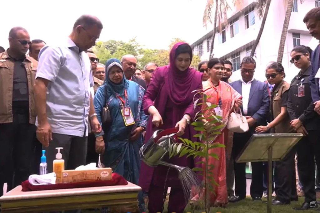 ঢাকা মেডিকেল কলেজের ৮০ বছর পূর্তি ও ৮১তম প্রতিষ্ঠাবার্ষিকী উদযাপন; প্রধানমন্ত্রীর বৃক্ষরোপণ ও নতুন হোস্টেলের ভিত্তিপ্রস্তর স্থাপন