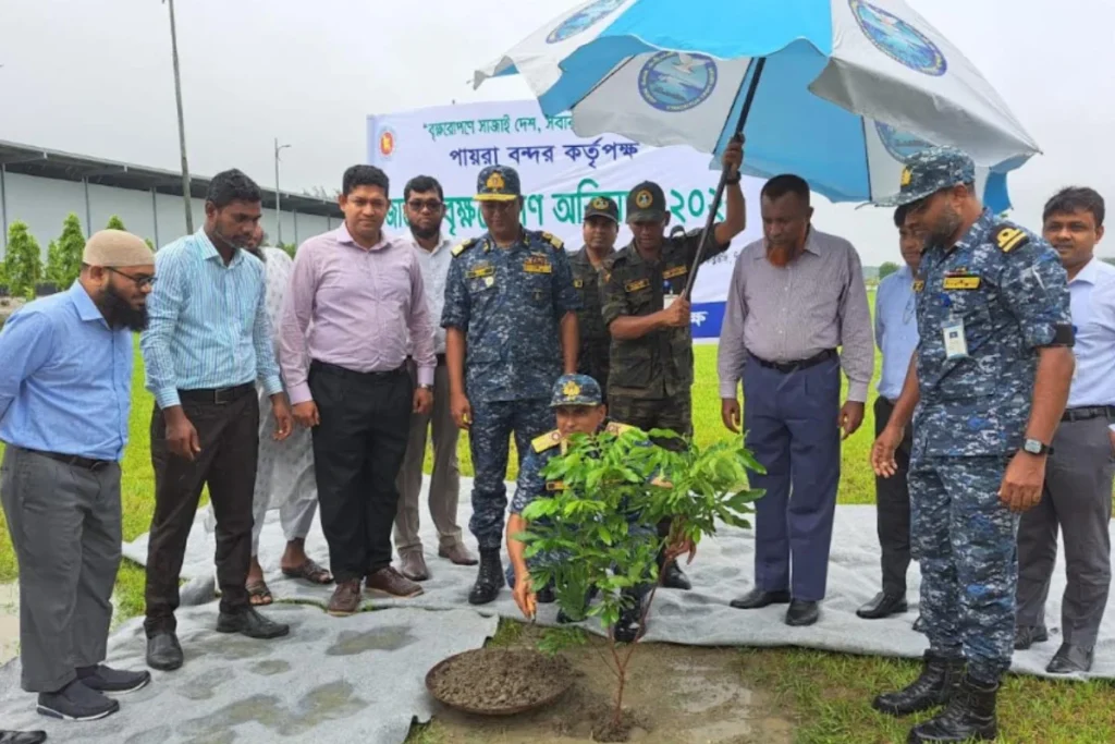 জলবায়ু পরিবর্তন মোকাবিলায় পায়রা বন্দরে ৩০ হাজার বৃক্ষরোপণ কর্মসূচির উদ্বোধন