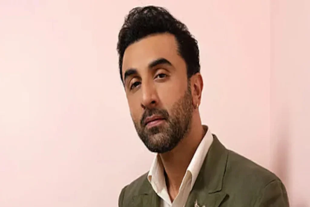 ‘ধুম ৪’-এ অভিনয় করা নিয়ে তৈরি হওয়া দীর্ঘদিনের জল্পনা-কল্পনার অবসান ঘটিয়েছেন অভিনেতা রণবীর কাপুর