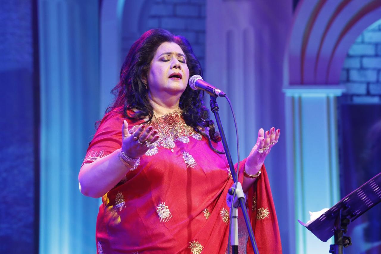 শিল্পকলা একাডেমিতে রুনা লায়লার একক সংগীত সন্ধ্যা ও বিশেষ সম্মাননা প্রদান