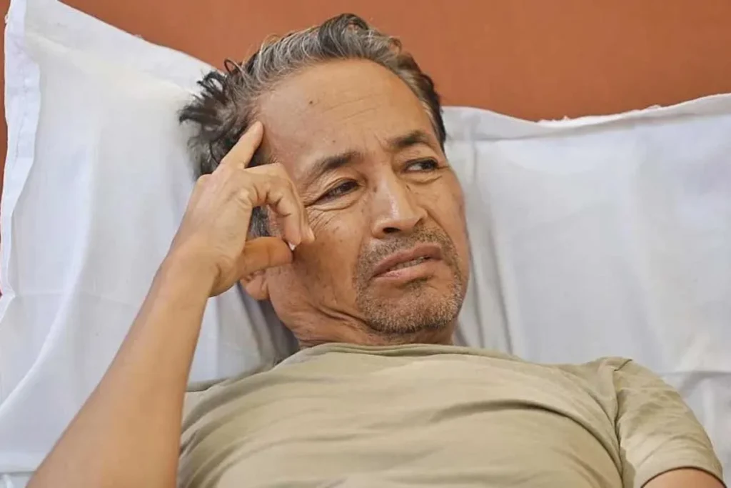 শিক্ষাব্যবস্থায় সংস্কার ও প্রশ্নপত্র ফাঁসের দায় স্বীকারের দাবিতে অনশনরত সোনম ওয়াংচুকের শর্তসাপেক্ষে অনশন প্রত্যাহারের ঘোষণা
