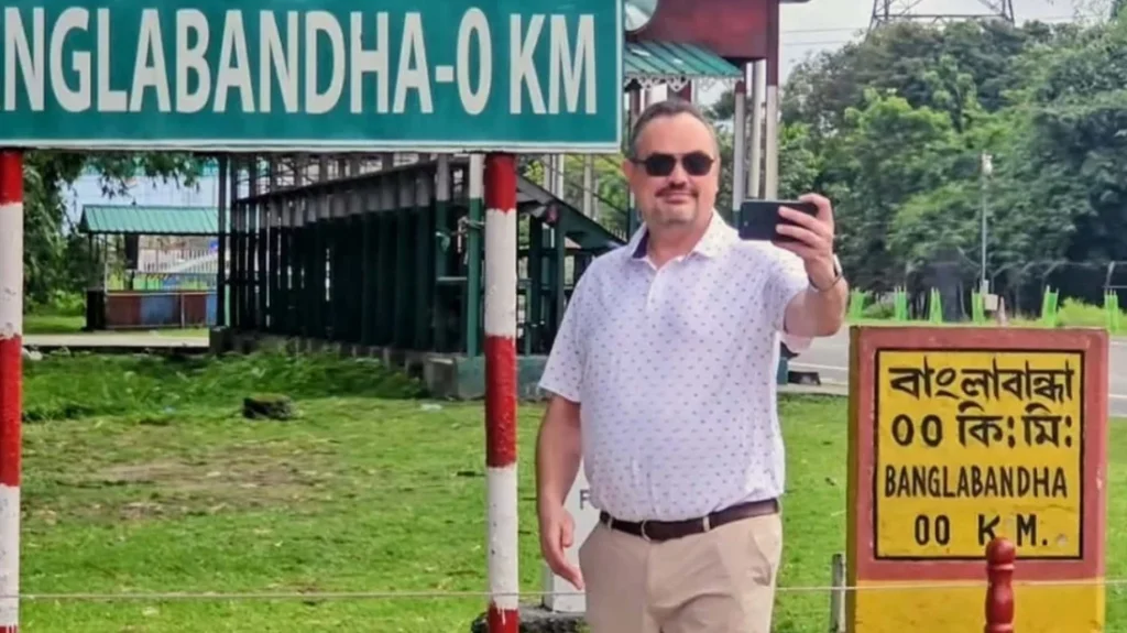 উত্তরাঞ্চলে তিন দিনের সফরে মার্কিন রাষ্ট্রদূতের বাংলাবান্ধা স্থলবন্দর ও বিভিন্ন জনগুরুত্বপূর্ণ স্থাপনা পরিদর্শন