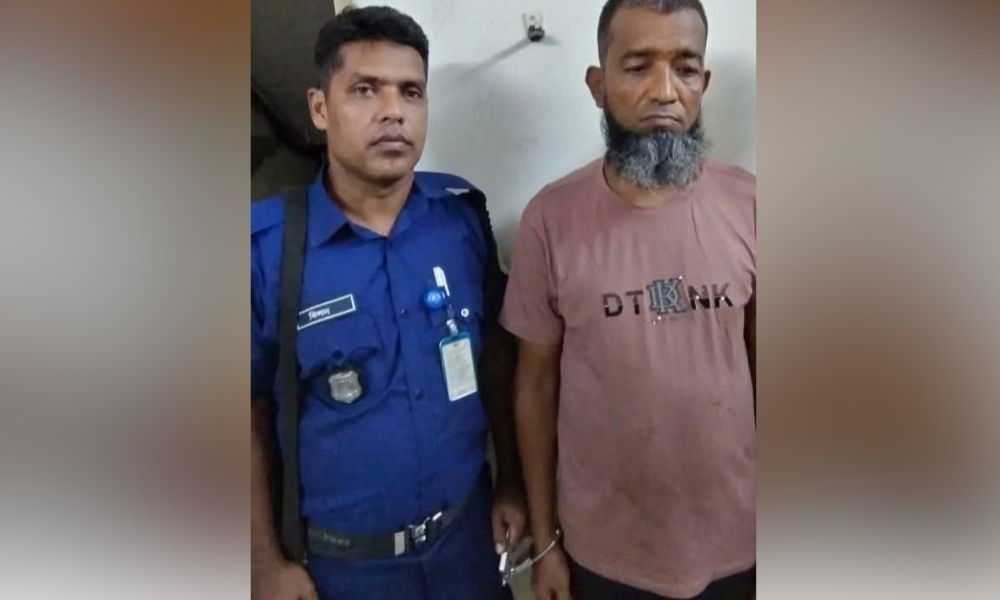 অস্ত্র মামলায় ১৭ বছরের সাজাপ্রাপ্ত পলাতক আসামি গ্রেপ্তার
