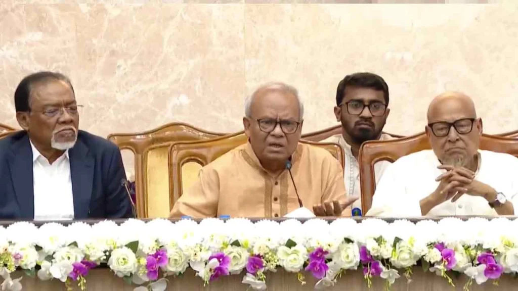 ভগ্নস্তূপের ওপর দাঁড়িয়ে দেশ পুনর্গঠনে কাজ করছে সরকার: রুহুল কবির রিজভী
