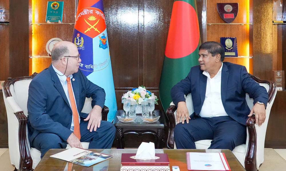আন্তর্জাতিক মানবিক আইন শক্তিশালীকরণ ও সচেতনতা বৃদ্ধিতে প্রতিরক্ষা উপদেষ্টার সঙ্গে আইসিআরসি প্রতিনিধিদলের বৈঠক