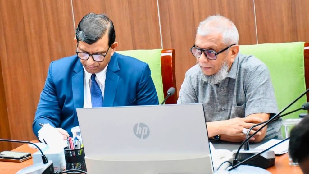 ইউএইতে প্রবাসী বাংলাদেশিদের ভিসা বাতিলের কারণ অনুসন্ধানে সরকার: প্রবাসী কল্যাণমন্ত্রী