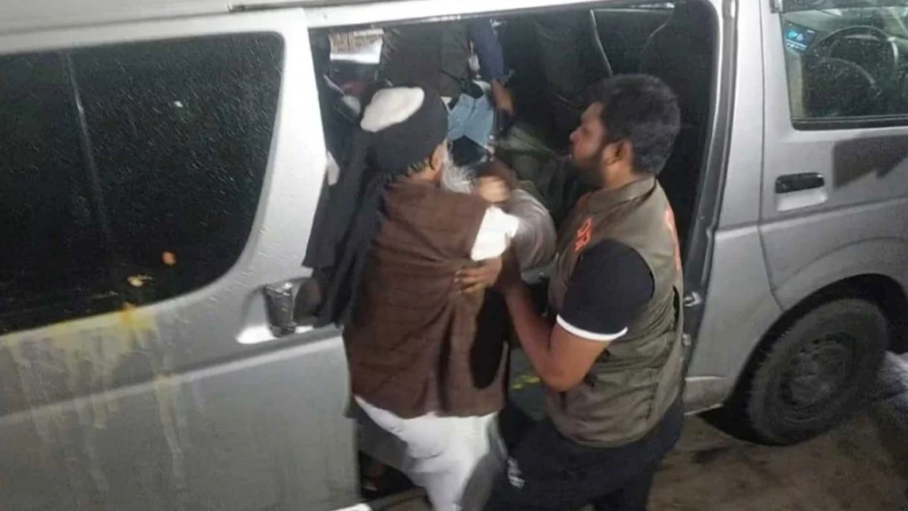 তারেক রহমানকে নিয়ে ফেসবুকে আপত্তিকর পোস্ট: এনসিপি নেতা তানভীর কারাগারে, আদালত চত্বরে ডিম নিক্ষেপ
