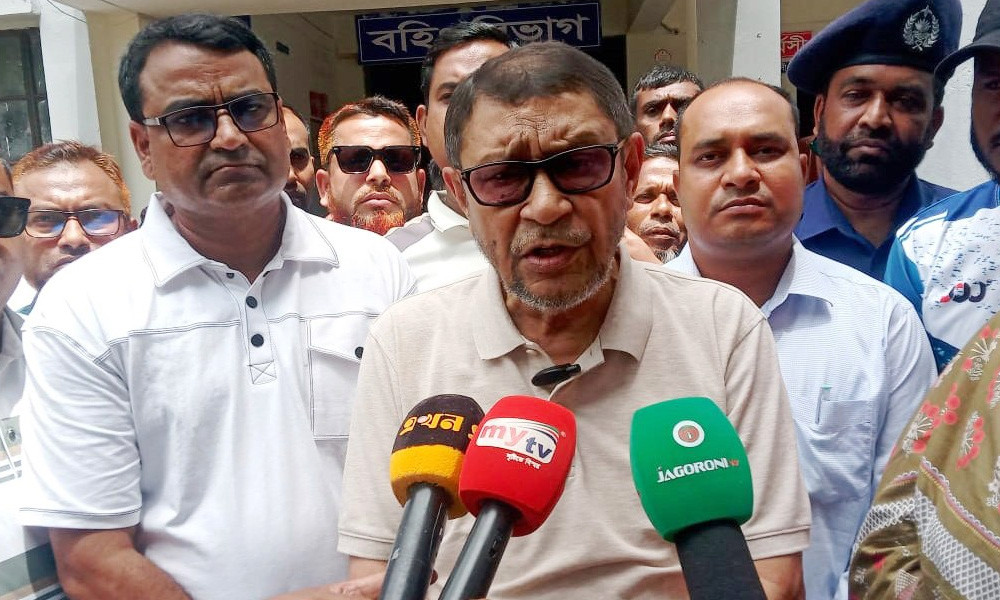 স্বাস্থ্য খাতে শৃঙ্খলা ফেরাতে চিকিৎসকসহ ১ লাখ স্বাস্থ্যকর্মী নিয়োগের উদ্যোগ