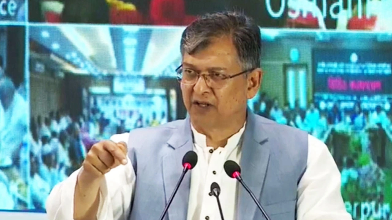 ৩১ দফা দিলে ৩২ দফা পর্যন্ত পূরণ করে বিএনপি: স্বরাষ্ট্রমন্ত্রী