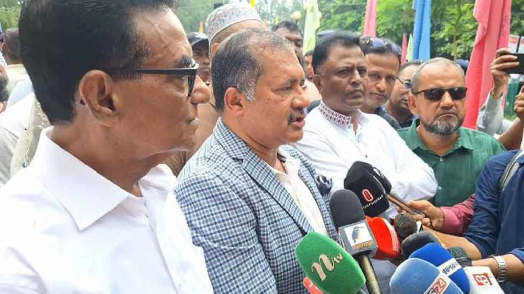 বরিশালে জুলাই স্মৃতিস্তম্ভে শ্রদ্ধা নিবেদন শেষে তথ্য ও সম্প্রচারমন্ত্রী
