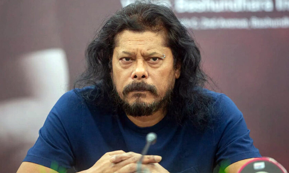 ইউরোপ ভ্রমণে সংগীতের মূর্ছনায় মেতে উঠেছেন রকস্টার জেমস