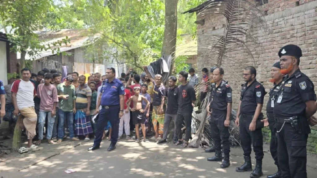 মাদারীপুরের কালকিনিতে মাদ্রাসায় হাতবোমা বিস্ফোরণ: চার শিক্ষার্থী আহত