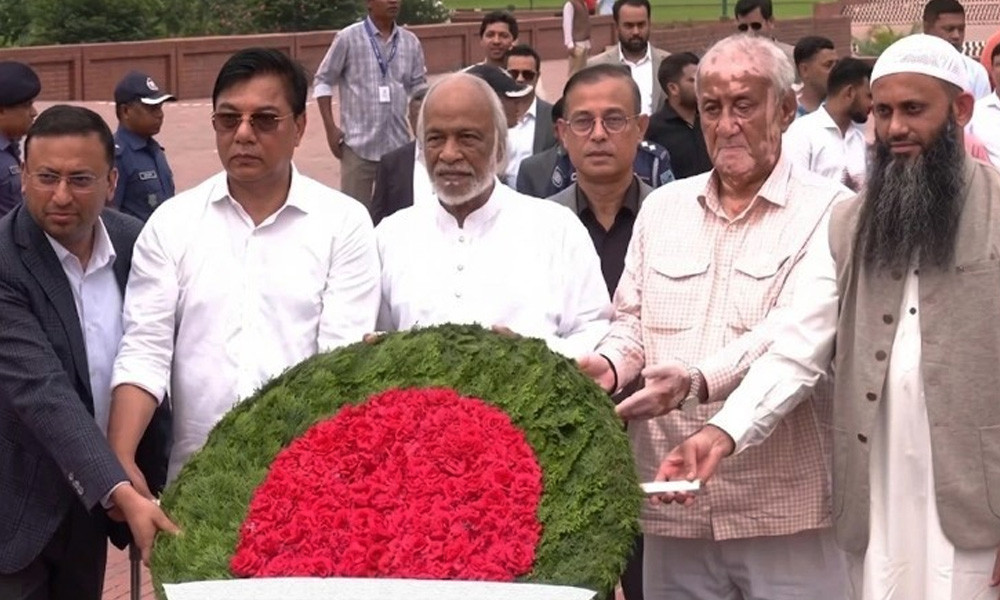 গণতন্ত্র পুনঃপ্রতিষ্ঠা ও রাষ্ট্র সংস্কারে কাজ করছে সরকার: জাতীয় স্মৃতিসৌধে ড. আবদুল মঈন খান