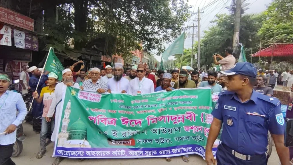 মাজার, পীর-তরিকার স্থান বা ধর্মীয় প্রতিষ্ঠান ভাঙচুর করা হলে তা বরদাশত করা হবে না বলে :পানি সম্পদ মন্ত্রণালয়ের প্রতিমন্ত্রী ফরহাদ হোসেন আজাদ
