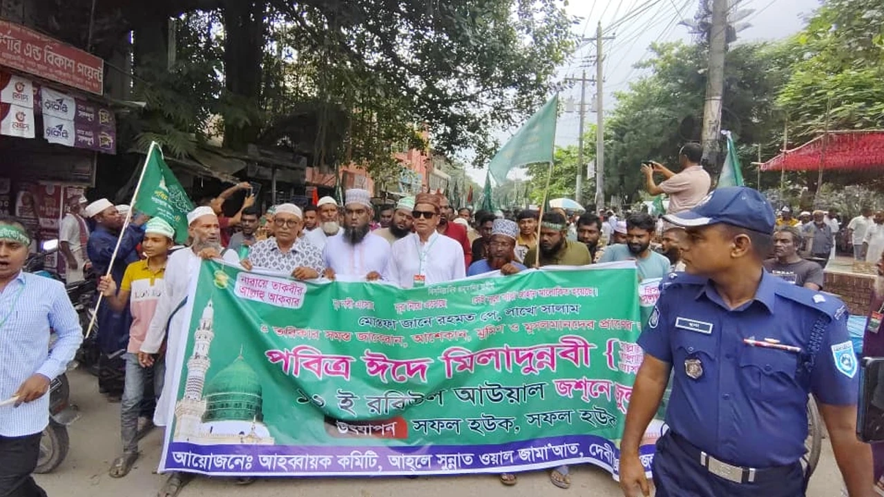 মাজার, পীর-তরিকার স্থান বা ধর্মীয় প্রতিষ্ঠান ভাঙচুর করা হলে তা বরদাশত করা হবে না বলে :পানি সম্পদ মন্ত্রণালয়ের প্রতিমন্ত্রী ফরহাদ হোসেন আজাদ