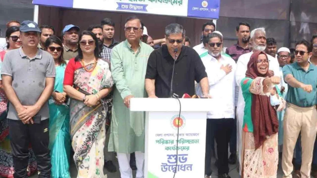 ময়লার ভাগাড়ে পরিণত হওয়া আদি বুড়িগঙ্গা চ্যানেলকে সচল ও পরিবেশবান্ধব করতে পরিচ্ছন্নতা অভিযান শুরু