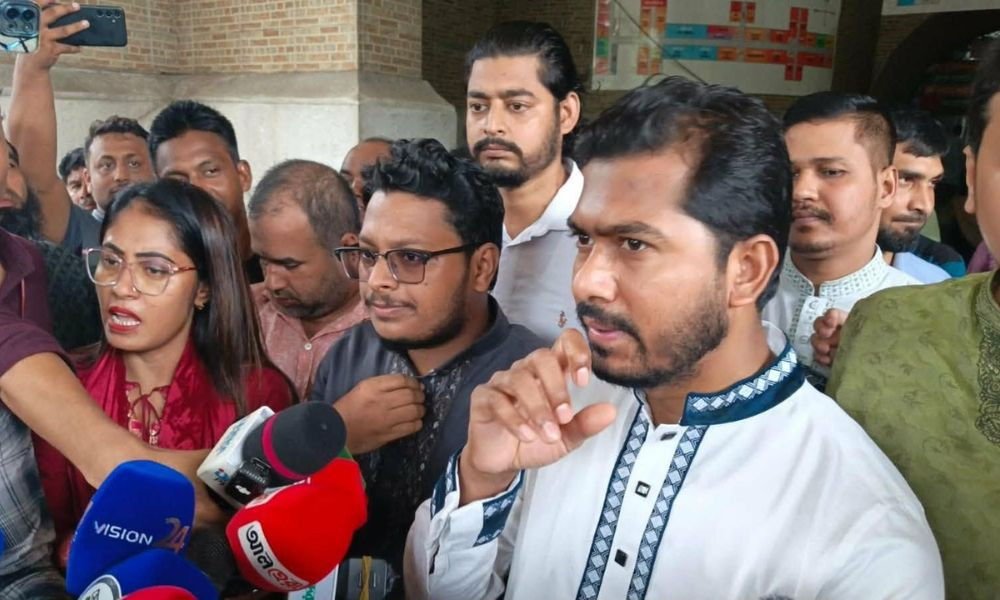 সুযোগ পেলে জামায়াত চরম স্বৈরাচারী রূপ ধারণ করবে: হাসপাতালে আহত কর্মীকে দেখে নুরুল হক নুর