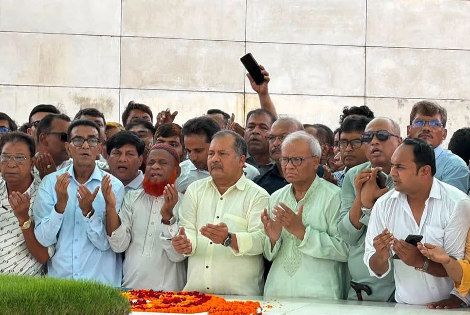 জিয়াউর রহমানের সমাধিতে নবনিযুক্ত রাজনৈতিক উপদেষ্টা জহির উদ্দিন স্বপনের শ্রদ্ধা