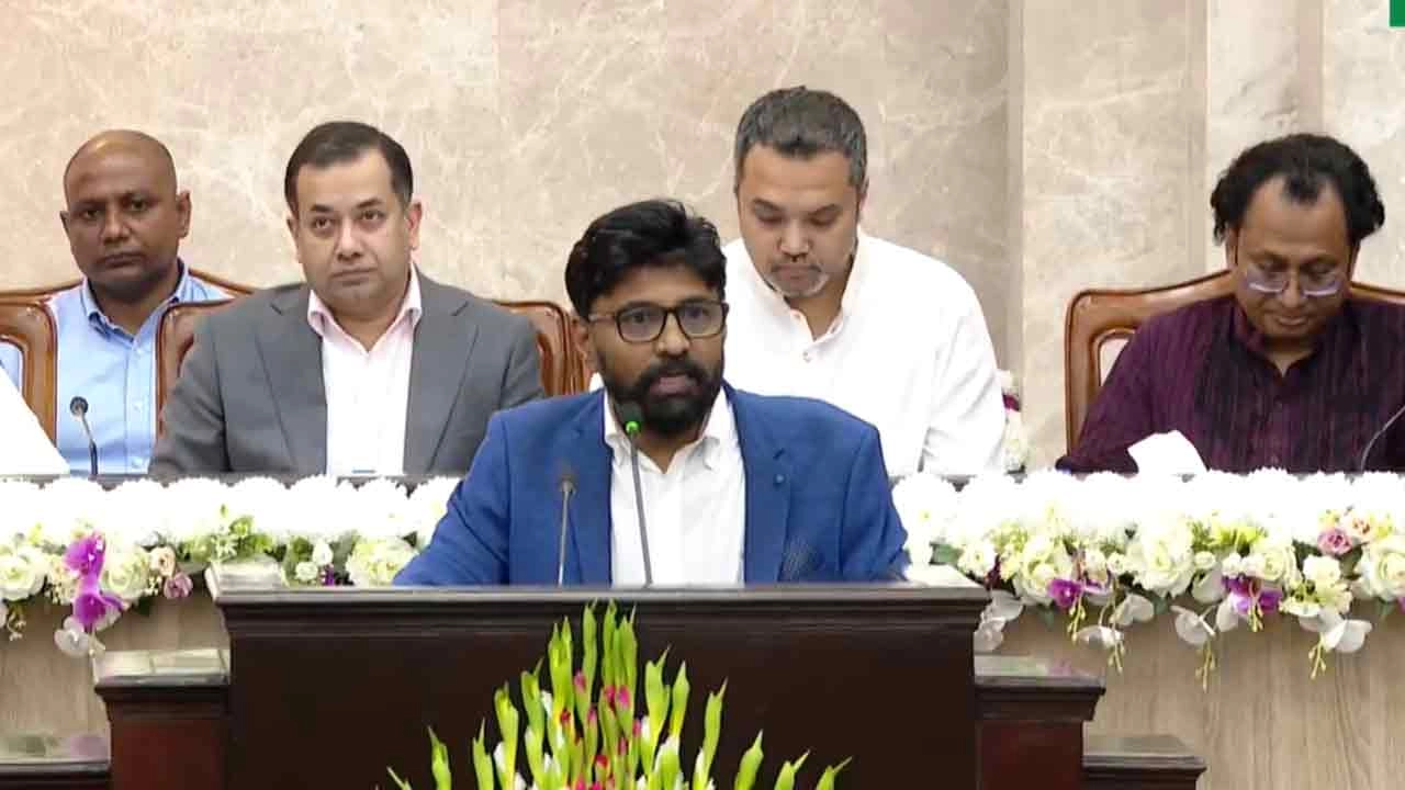 ব্যক্তি-বন্দনার রাজনীতি পরিহার করে সরকার কল্যাণ রাষ্ট্র গঠনে কাজ করছে: প্রেস সচিব