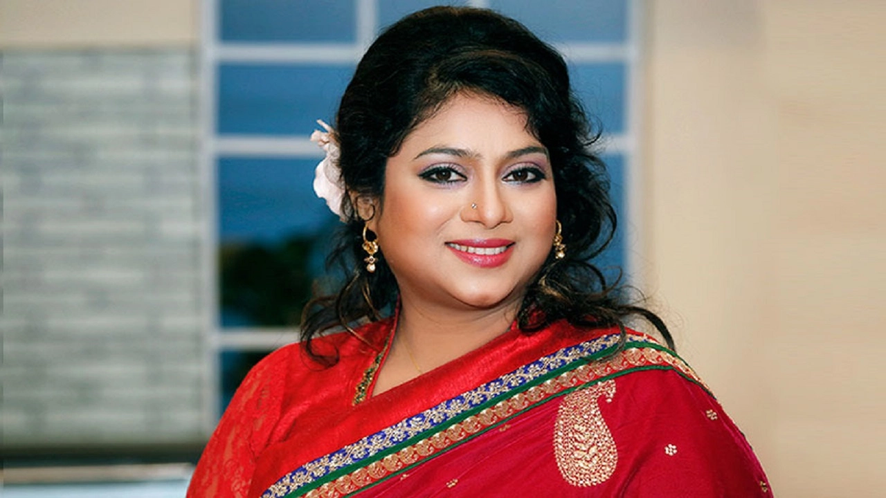 ঢালিউডের শীর্ষ অভিনেত্রী শাবনূরকে কেন্দ্র করে নতুন বিতর্ক