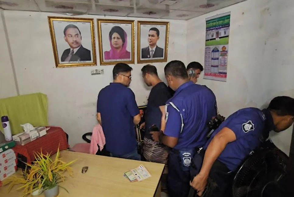 শ্রীপুরে কৃষকদল নেতার কার্যালয়ে গুলিবর্ষণের অভিযোগ, হাসপাতালে ভর্তি