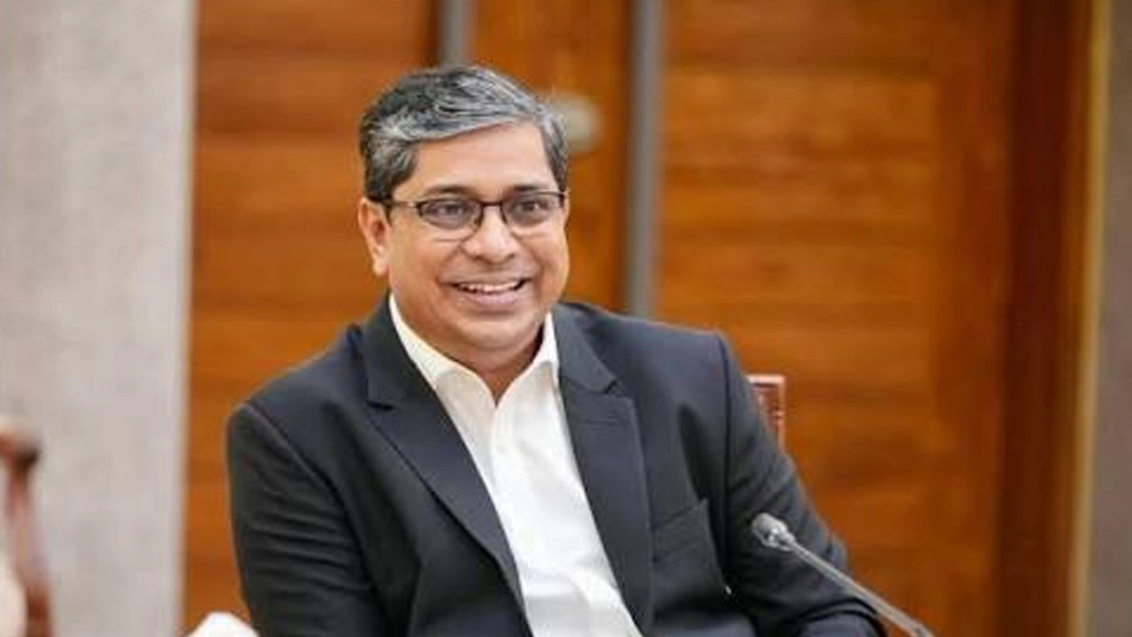চলতি অর্থছরেই দেশের সব স্থানীয় সরকার প্রতিষ্ঠানের নির্বাচন সম্পন্ন করার উদ্যোগ নিয়েছে সরকার