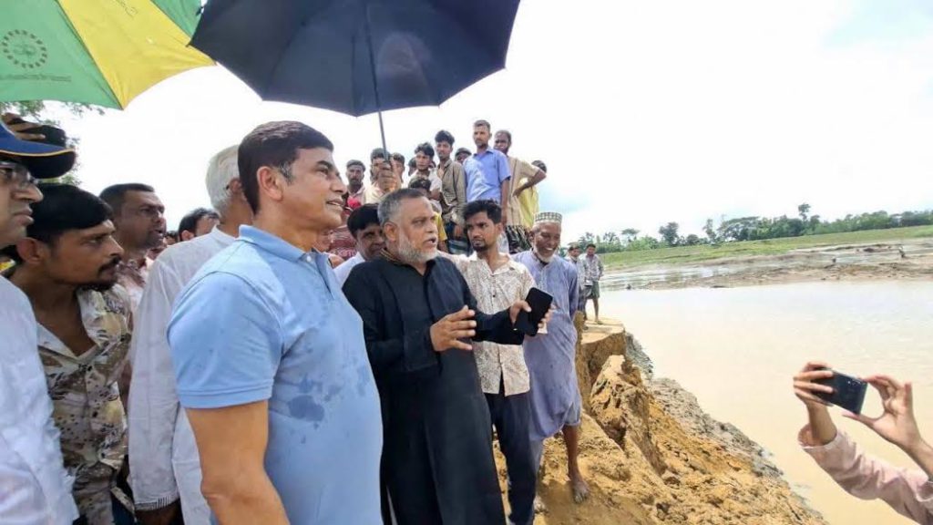 হবিগঞ্জে খোয়াই নদীর ভাঙনকবলিত বাঁধ পরিদর্শন করলেন পানিসম্পদ প্রতিমন্ত্রী