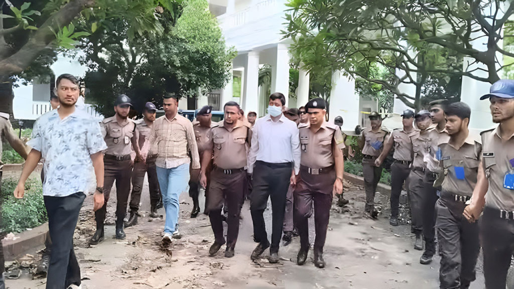 আইজকে আন্তর্জাতিক অপরাধ ট্রাইব্যুনালে হাজির করা হলো বিমান বাহিনীর উইং কমান্ডার সাইফুর রহমান সাইফকে