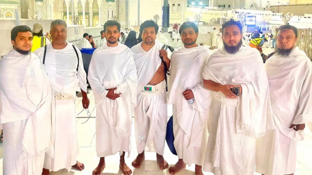 ওমরাহ পালন করলেন জাতীয় নাগরিক পার্টির আসিফ মাহমুদ