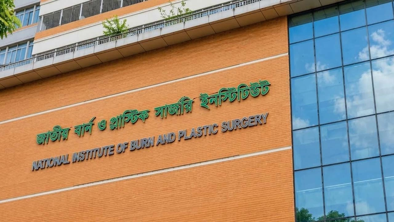 নারায়ণগঞ্জে গ্যাস লিকেজ থেকে বিস্ফোরণ: একই পরিবারের শিশুসহ ৩ জন আশঙ্কাজনক