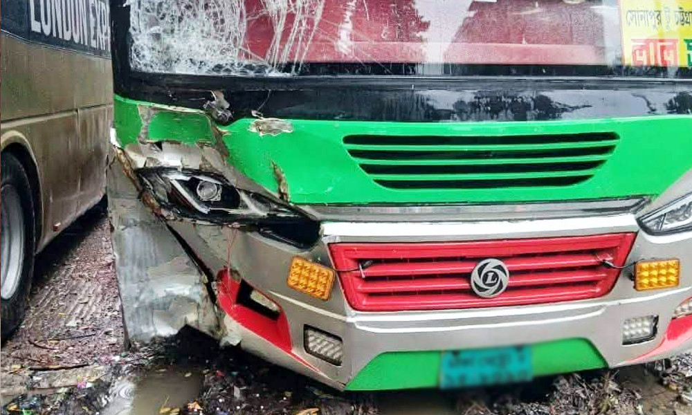চট্টগ্রাম-কক্সবাজার মহাসড়কের চকরিয়ায় বাস-লেগুনা মুখোমুখি সংঘর্ষে চারজন নিহত, আহত ৫