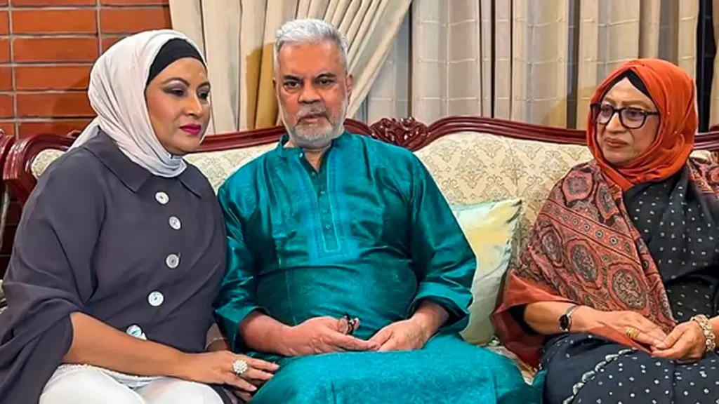 দীর্ঘ চিকিৎসার পর দেশে ইলিয়াস কাঞ্চন, গুলশানের বাসায় সহশিল্পীদের মিলনমেলা