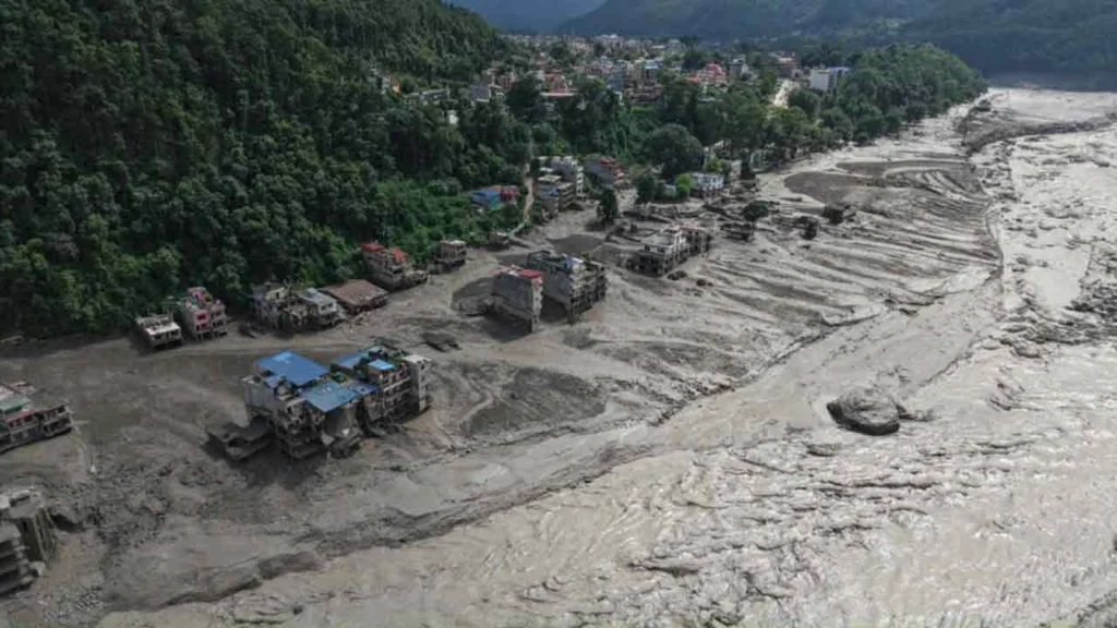 হিমালয় কন্যা নেপালে আকস্মিক বন্যা ও ভূমিধসে প্রাণহানি বেড়ে ৪৬৯ জনে দাঁড়িয়েছে