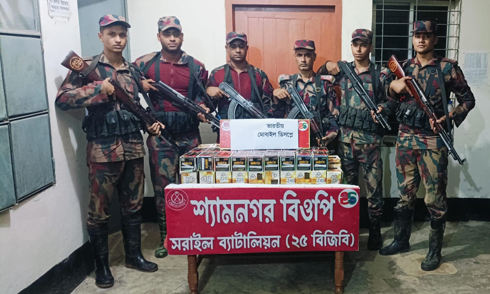 আখাউড়া ও বিজয়নগরে বিজিবির অভিযান: ৬৫ লাখ টাকার অবৈধ মোবাইল ডিসপ্লে ও শাড়ি জব্দ